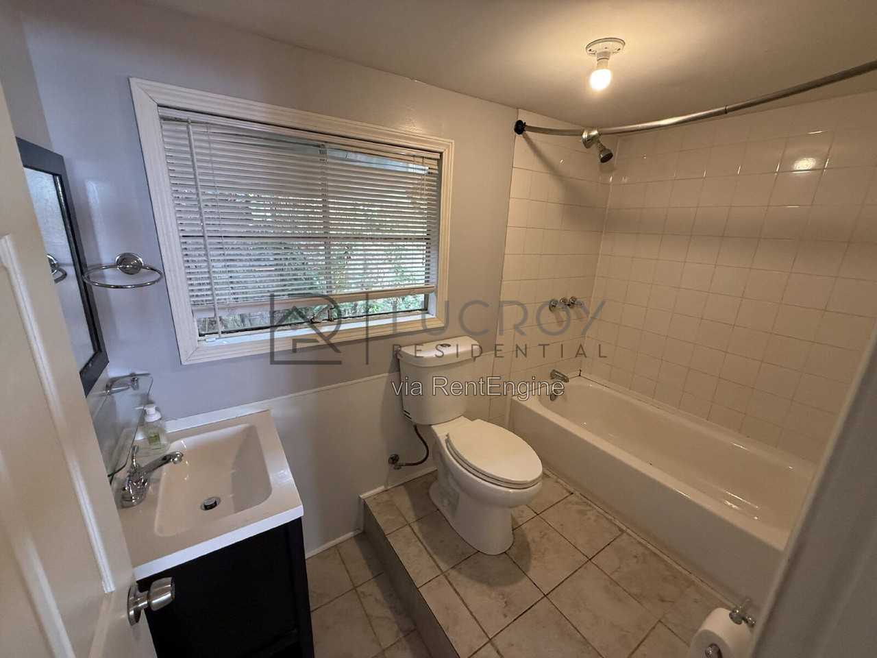 715 Meadowbrook Rd #B - Photo 6 of 10