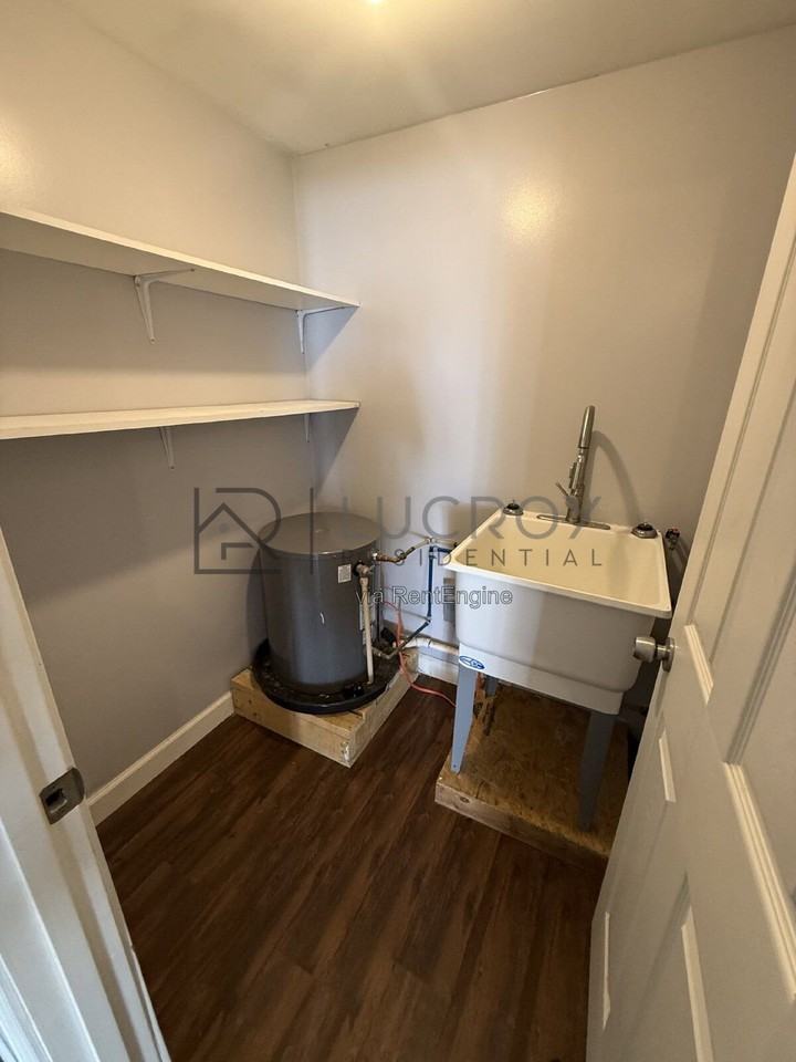 715 Meadowbrook Rd #B - Photo 7 of 10