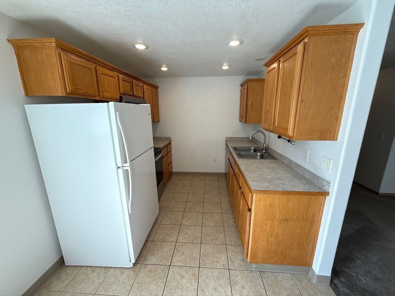 140 College St N - Photo 6 of 18