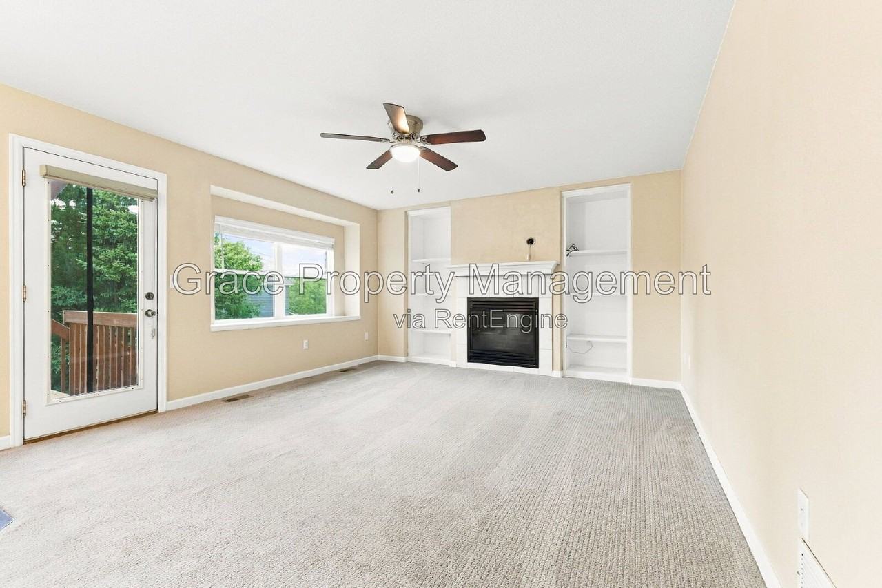5745 S Truckee Ct - Photo 4 of 21