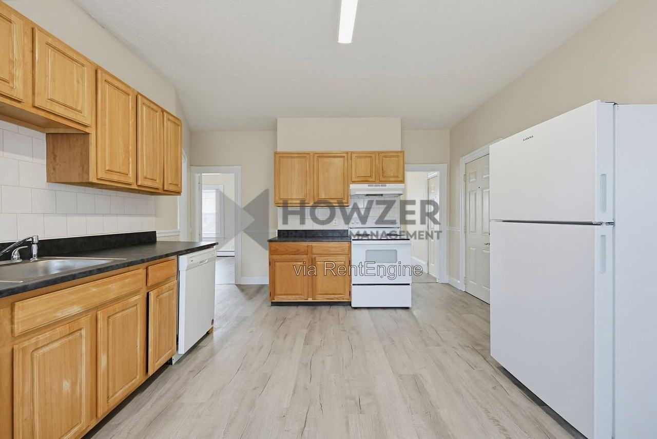 4 Bellevue Ave - Photo 3 of 27