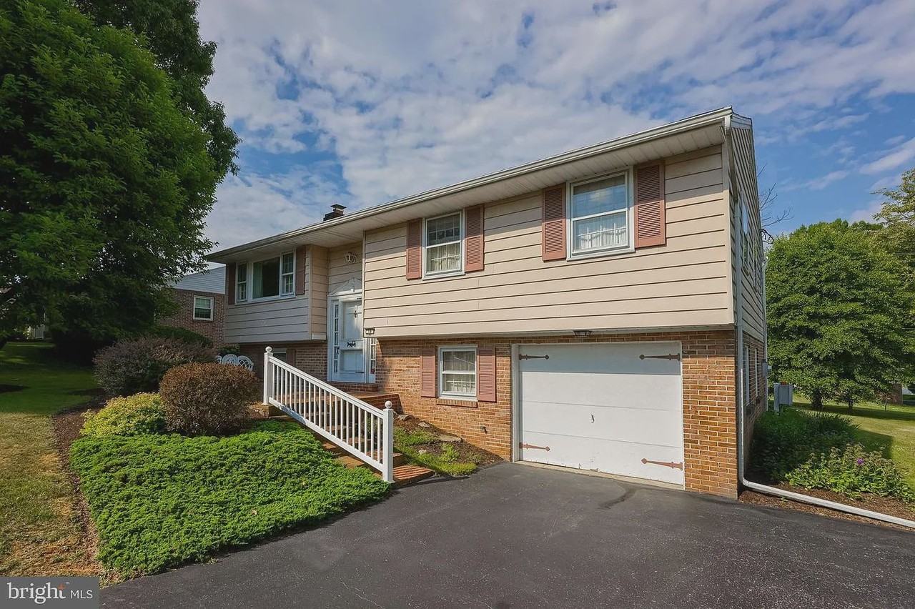 18 Meadow View Dr - Photo 2 of 28