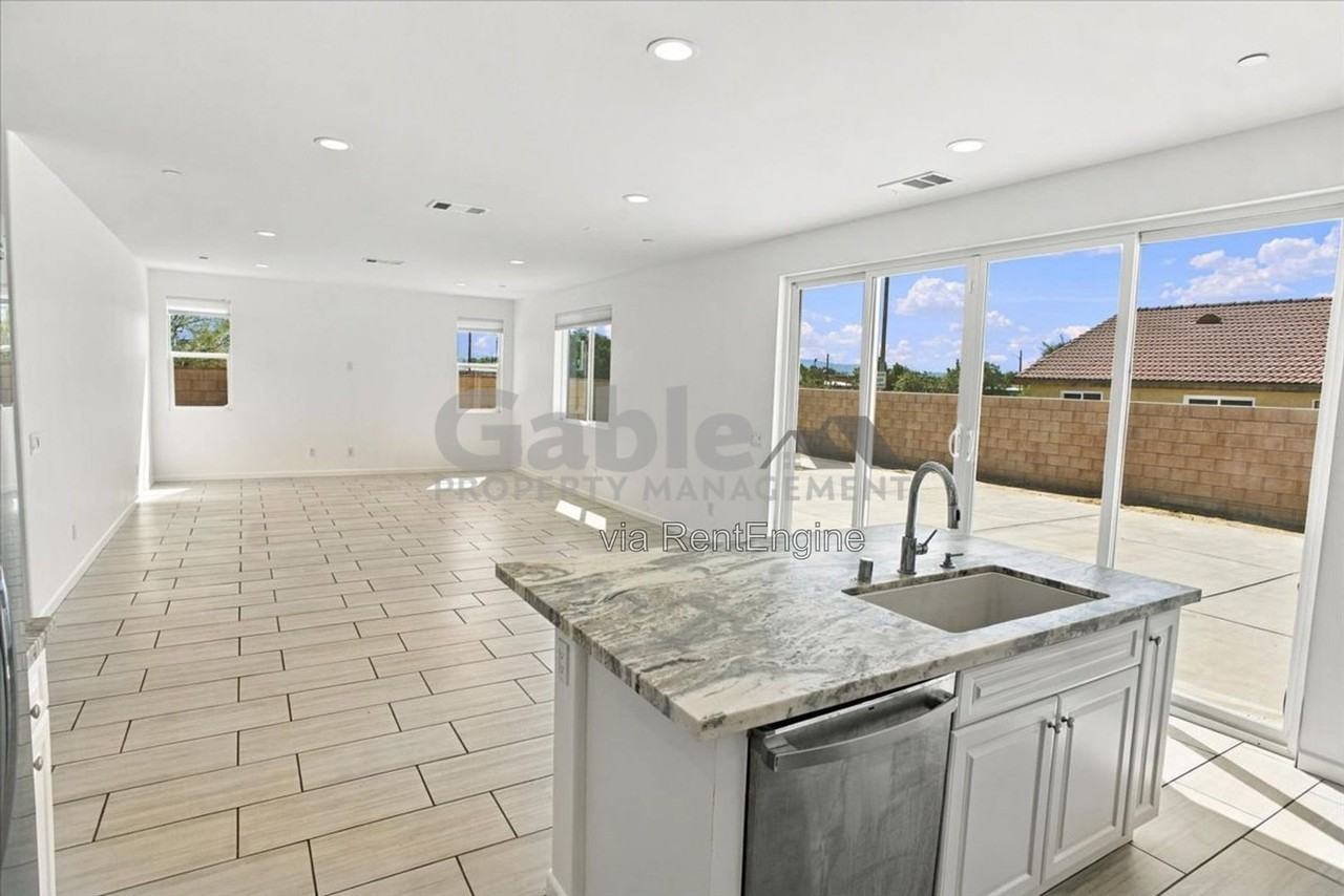 45605 6th St E - Photo 4 of 22