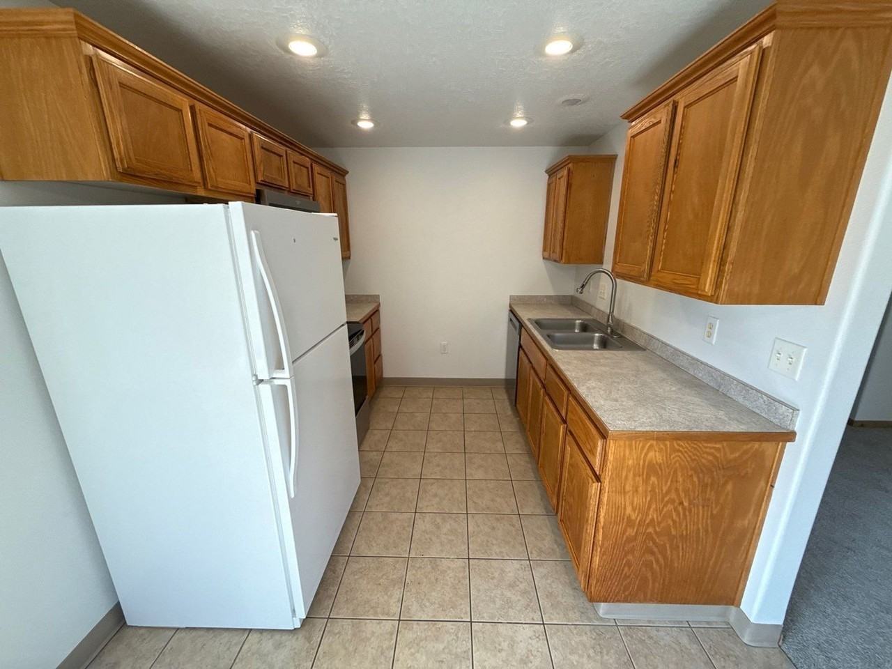 144 College St N - Photo 5 of 18