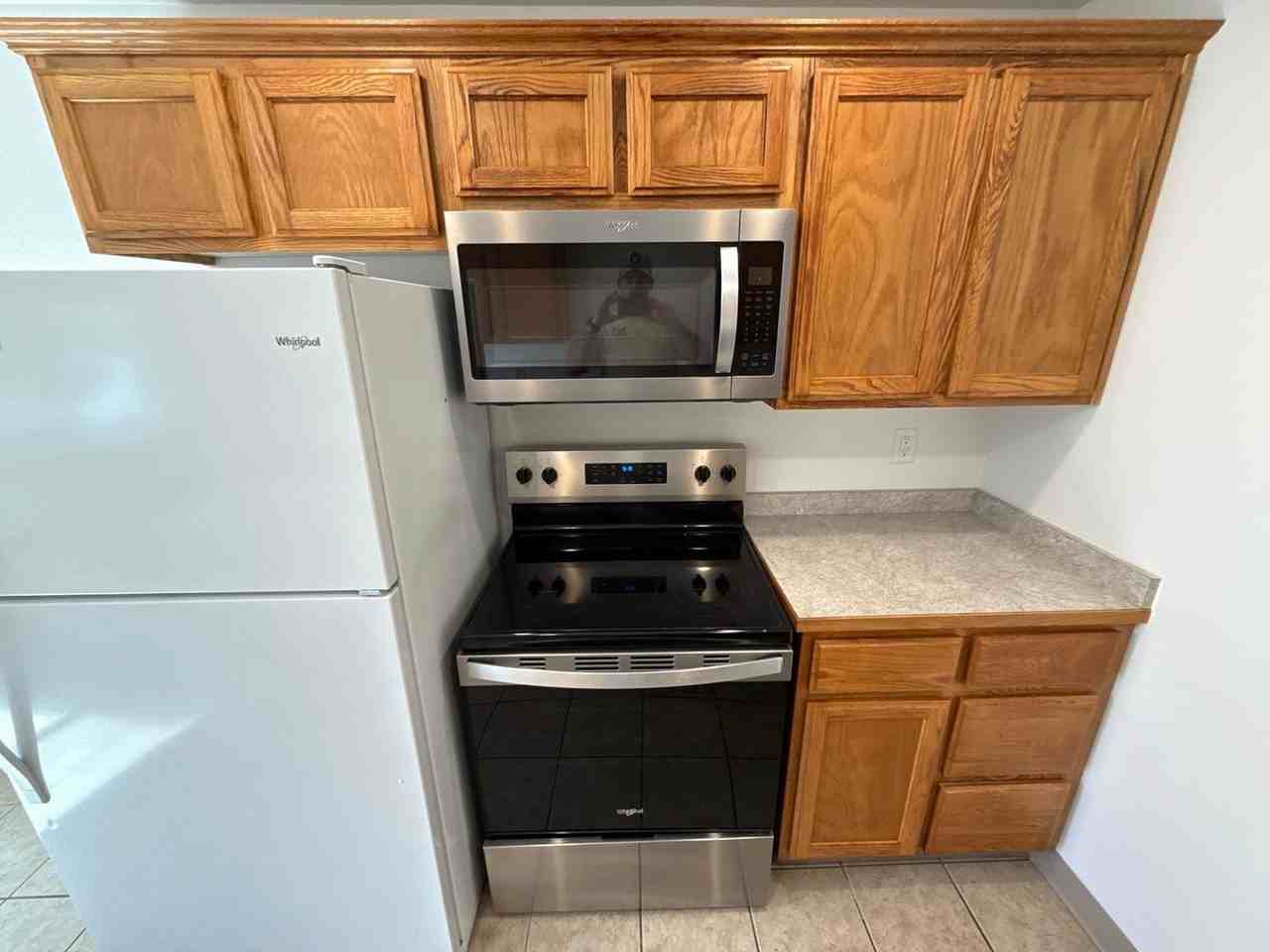 144 College St N - Photo 6 of 18