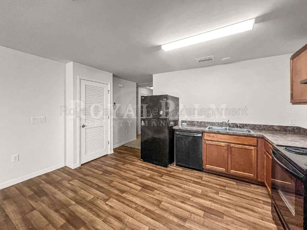 18255 Gibraltar Ln - Photo 5 of 34