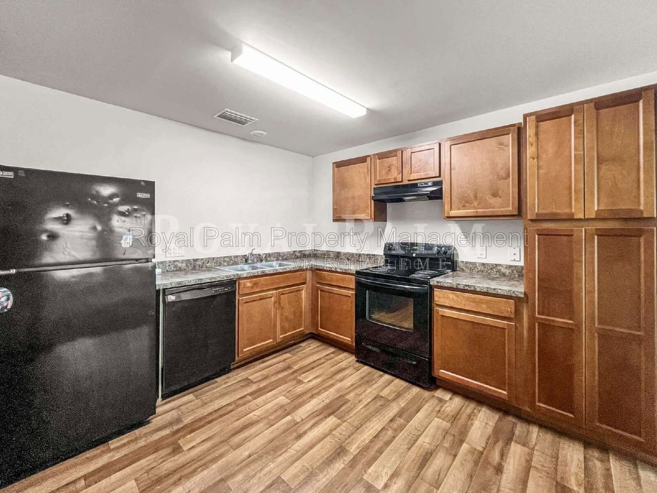 18255 Gibraltar Ln - Photo 6 of 34