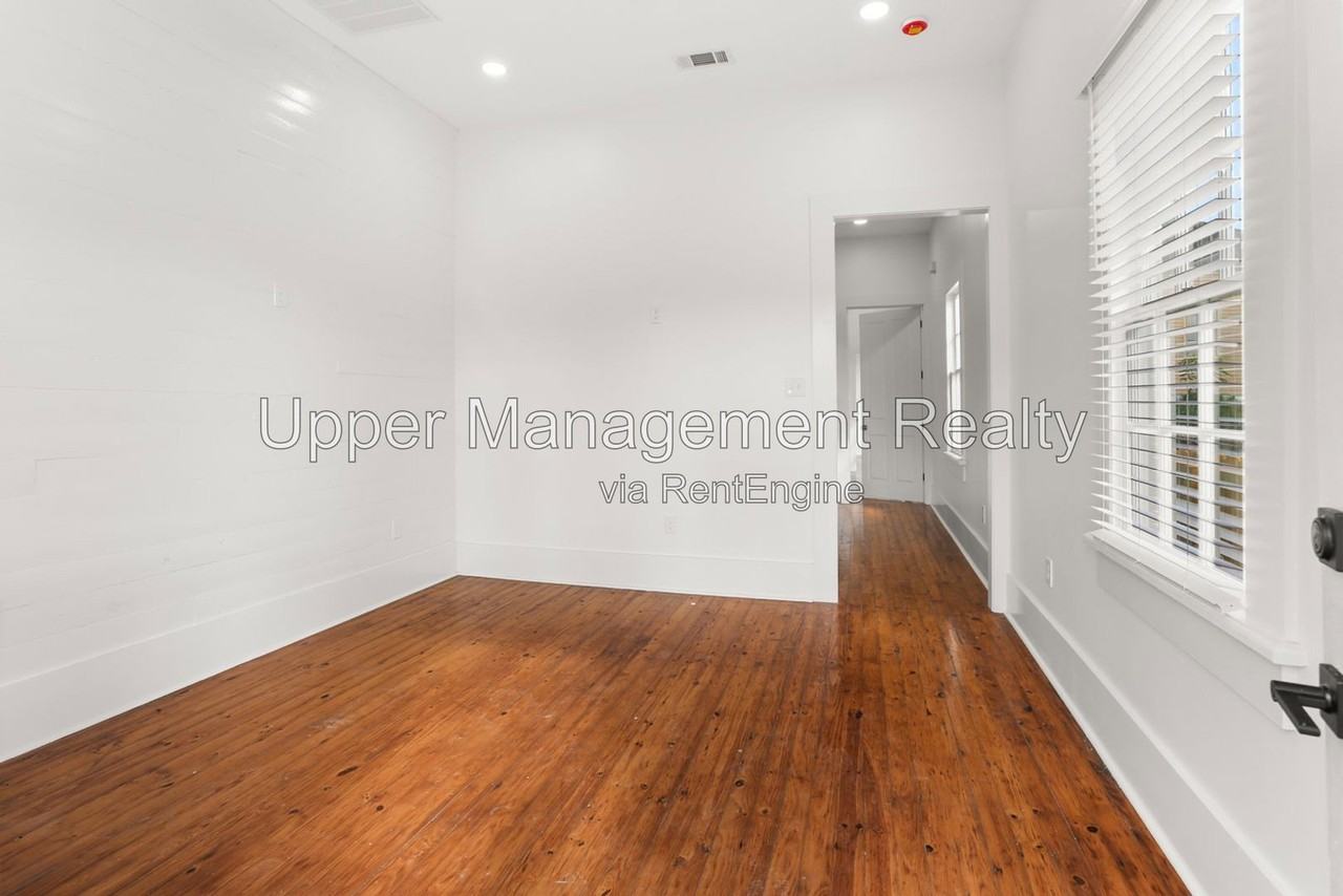713 Valence St - Photo 4 of 9