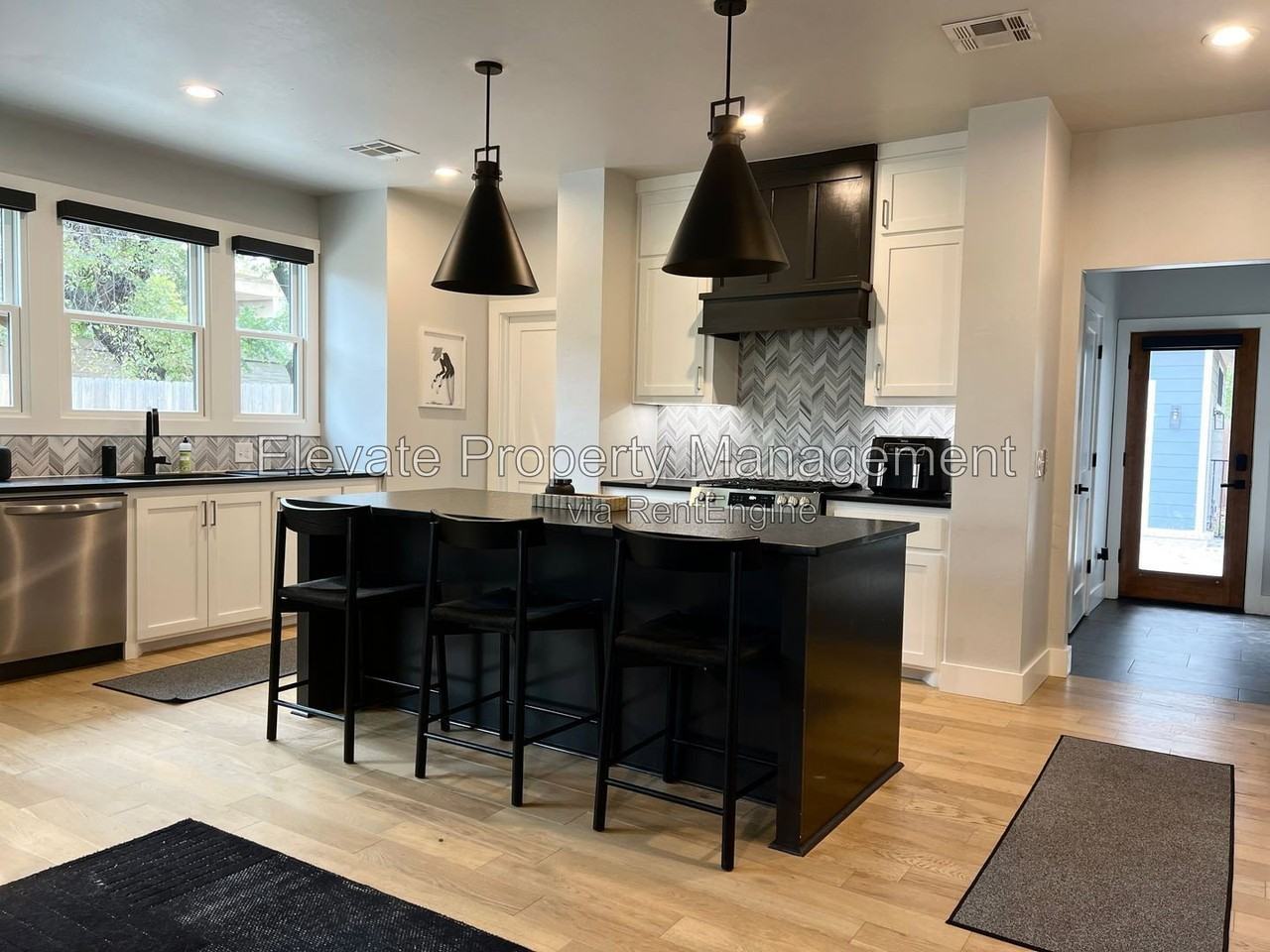 108 Nw 25th St - Photo 2 of 16