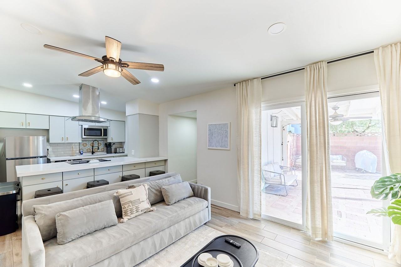 1249 E Bishop Dr - Photo 4 of 31