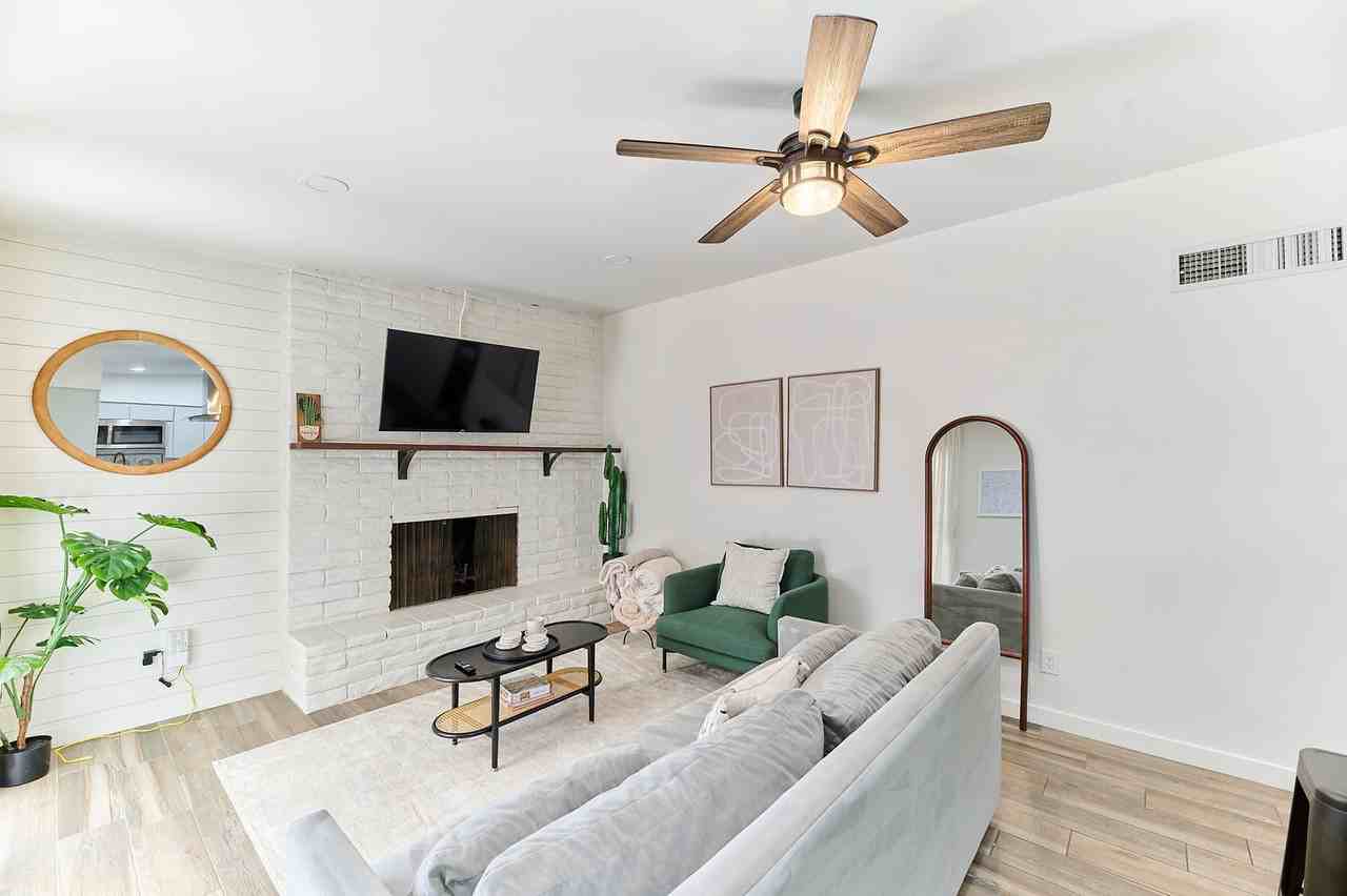 1249 E Bishop Dr - Photo 7 of 31