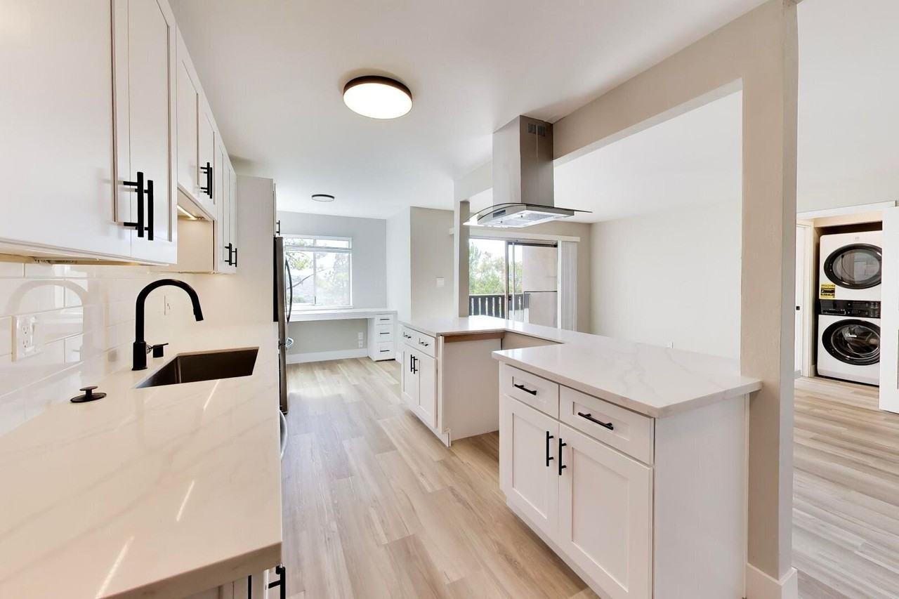1015 Continentals Way - Photo 4 of 50