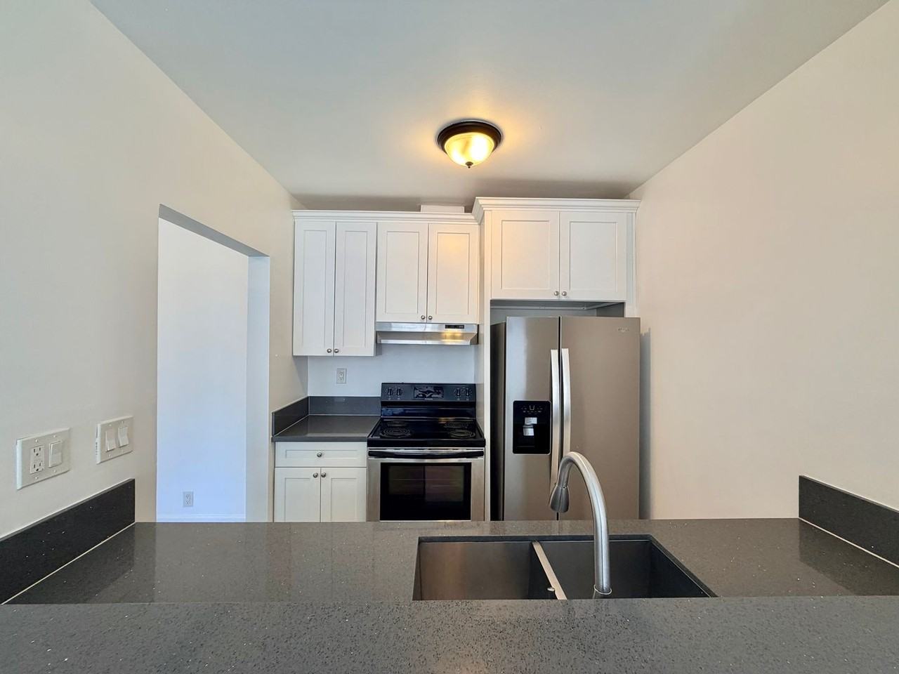 12325 Chandler Blvd - Photo 2 of 29