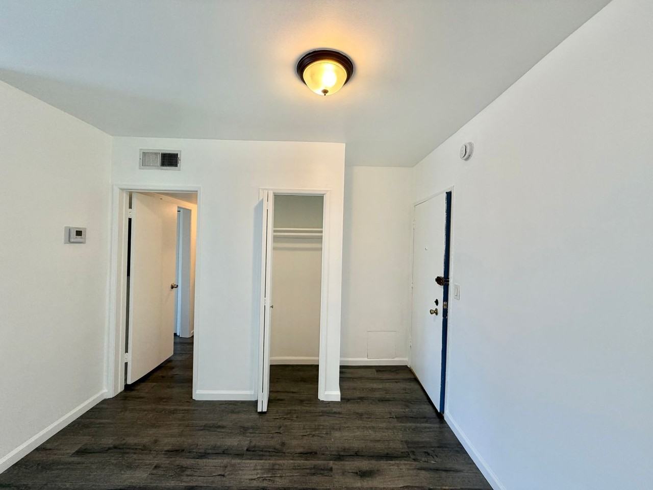12325 Chandler Blvd - Photo 5 of 29