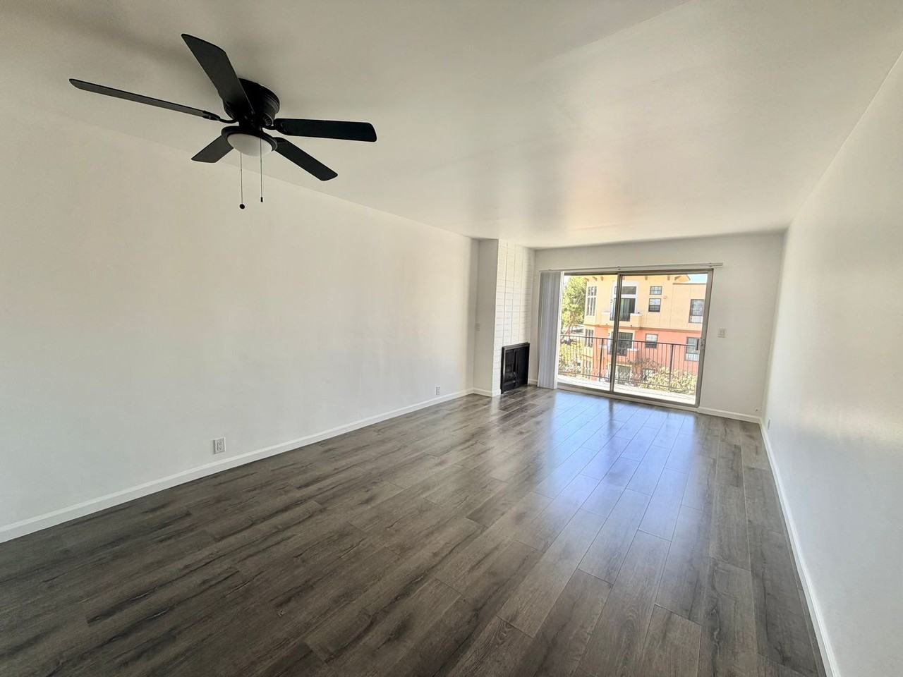 12325 Chandler Blvd - Photo 7 of 29