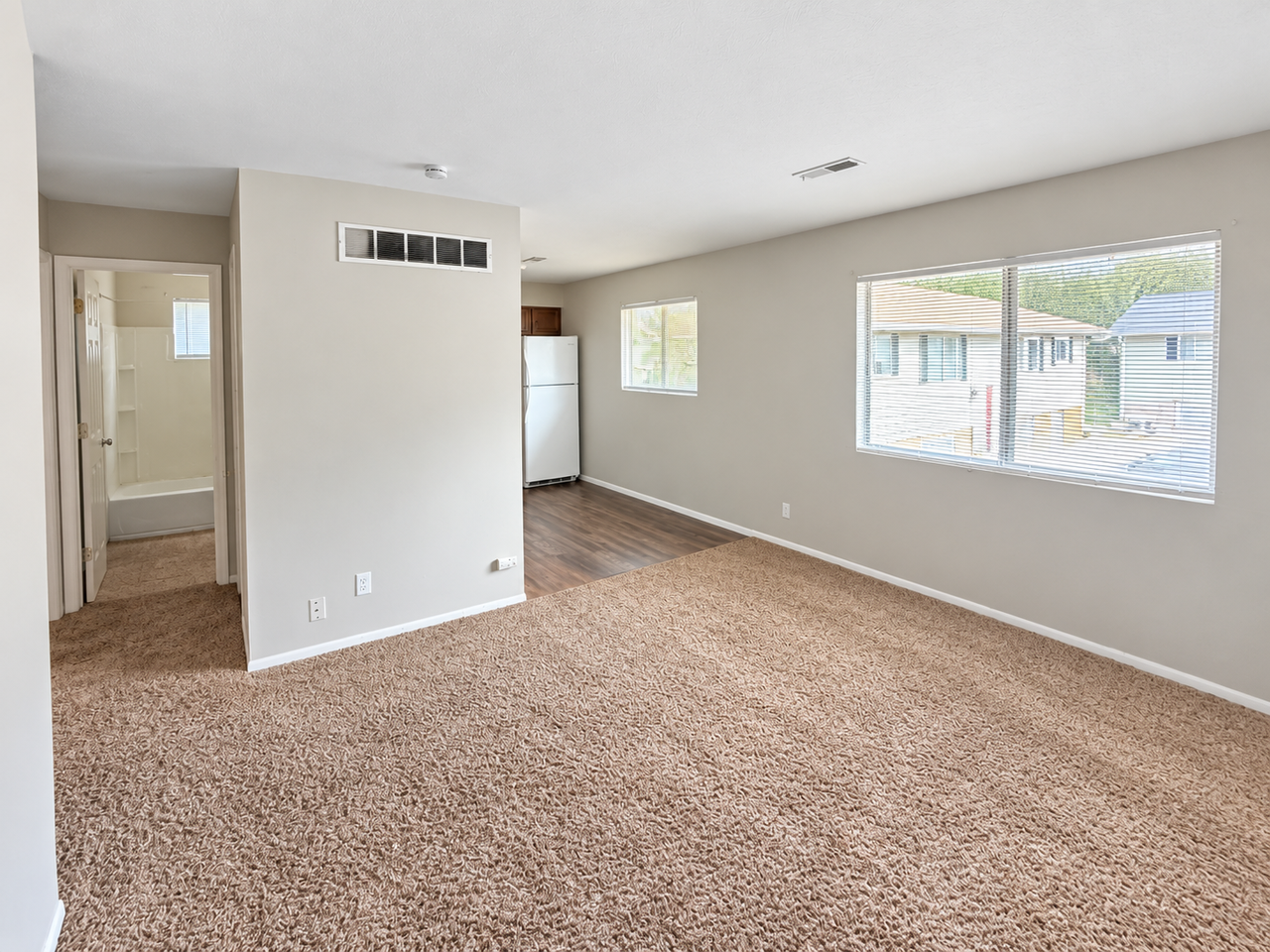 227 W Elm St #4C - Photo 2 of 6