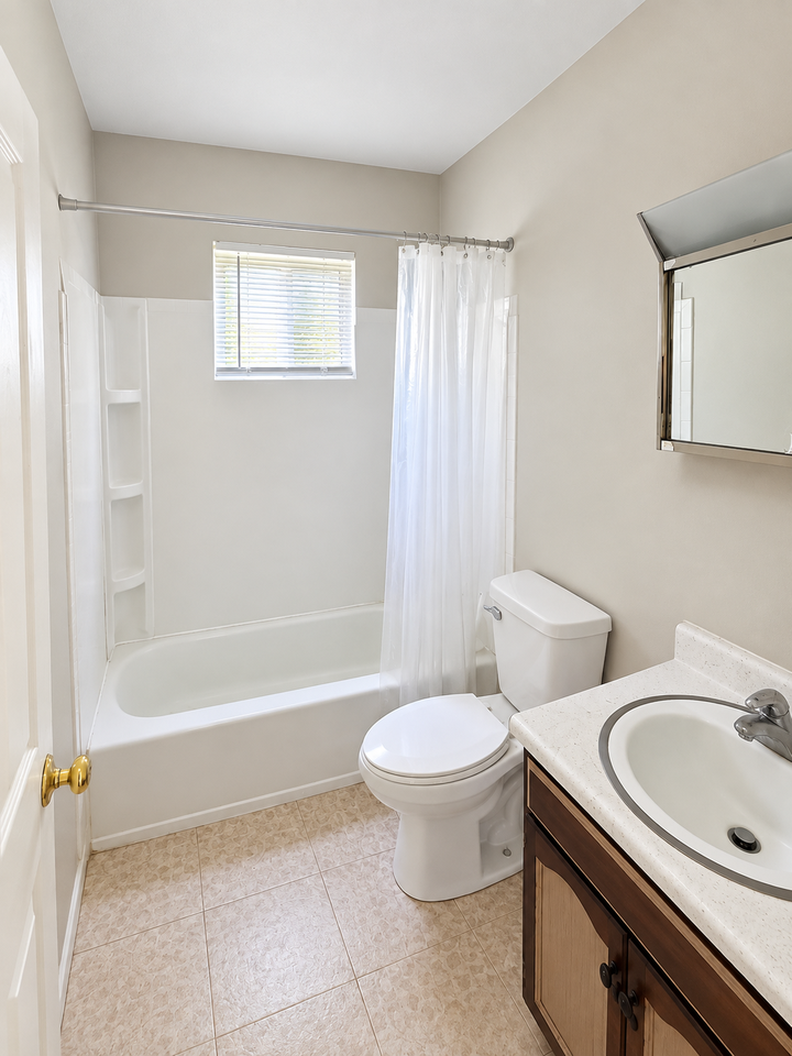 227 W Elm St #4C - Photo 5 of 6