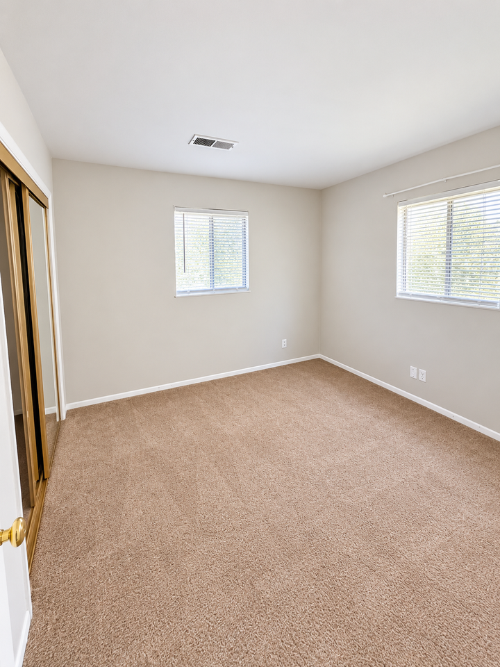 227 W Elm St #4C - Photo 6 of 6