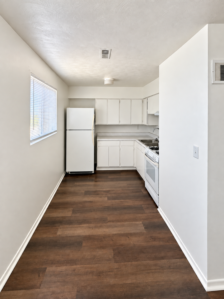 227 W Elm St #4B - Photo 2 of 5