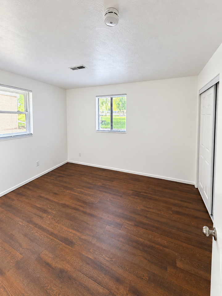 227 W Elm St #4B - Photo 4 of 5