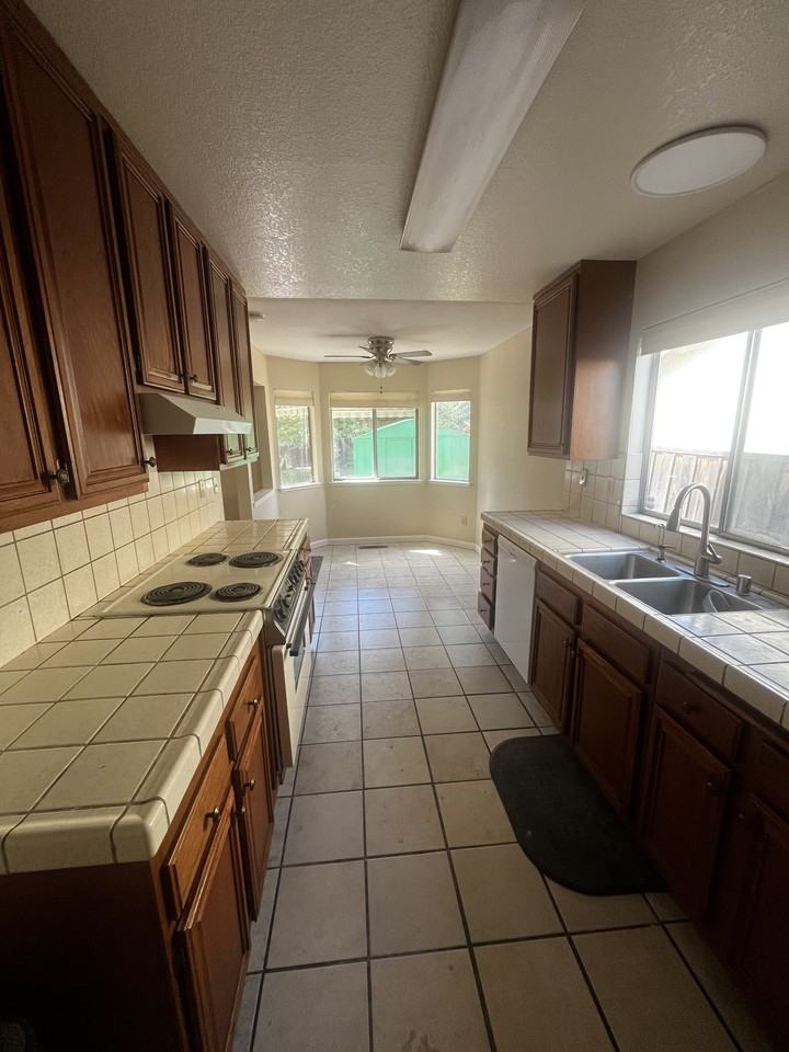 3732 Gladstone Dr #NA - Photo 5 of 15