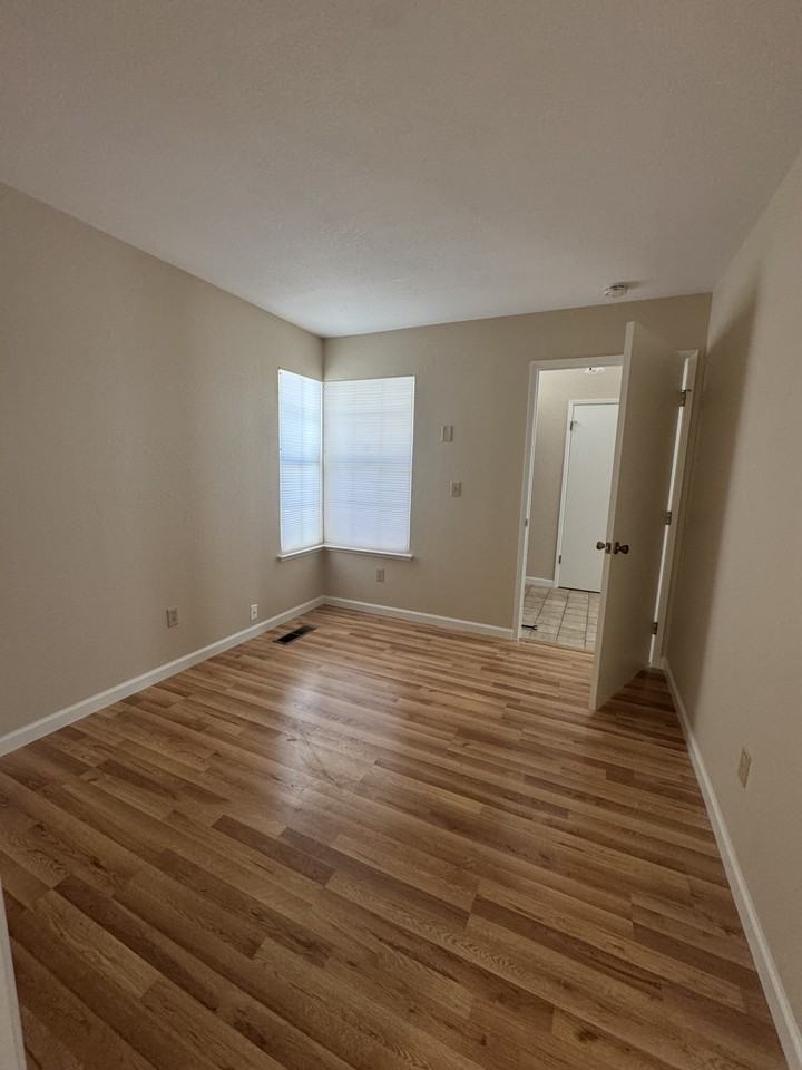 3732 Gladstone Dr #NA - Photo 7 of 15