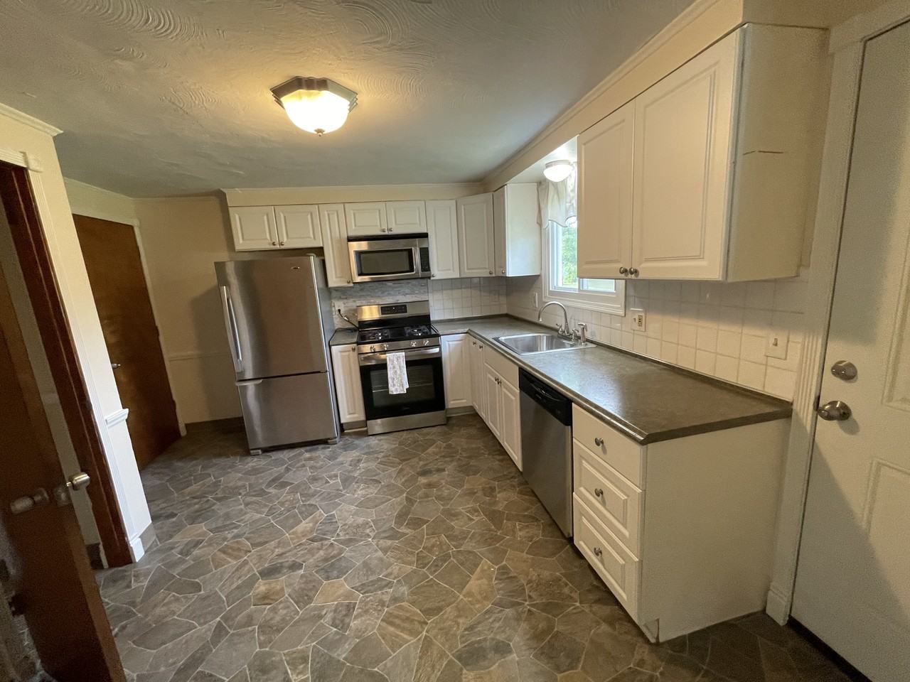 204 Glenhaven Dr - Photo 2 of 19