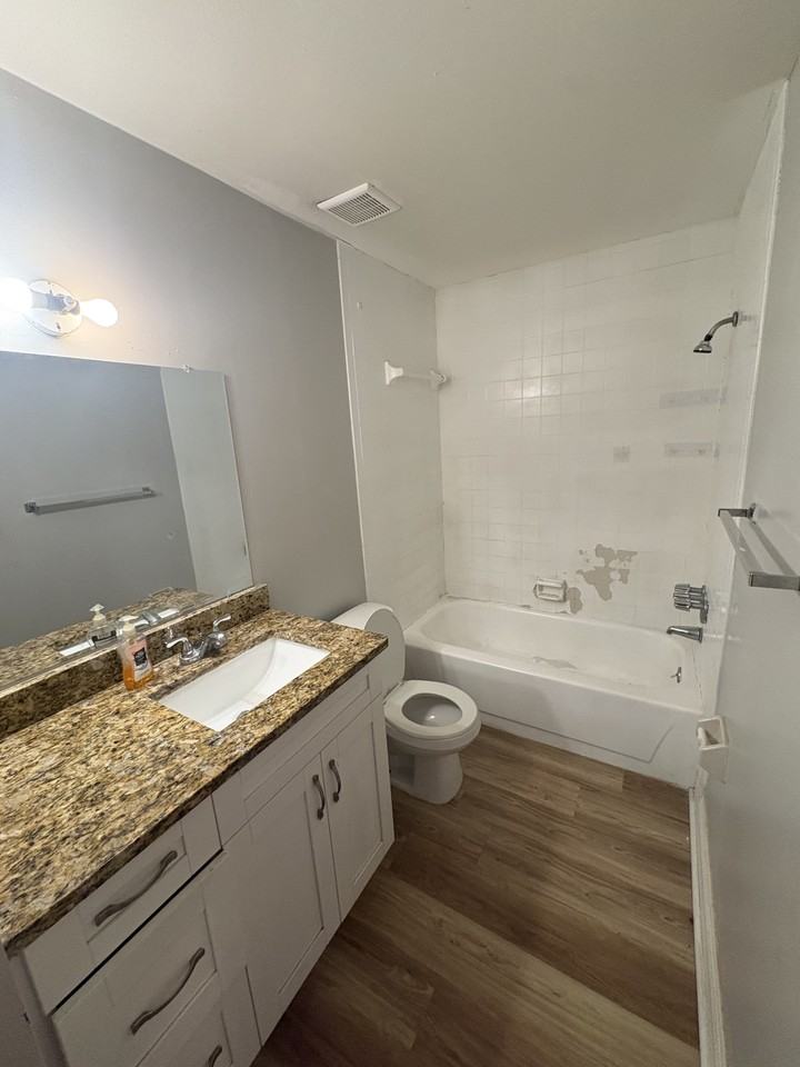 5039 Bordeaux Village Pl #202 - Photo 7 of 10