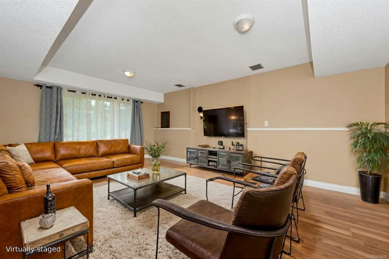 544 Windthrop Road - Photo 2 of 29
