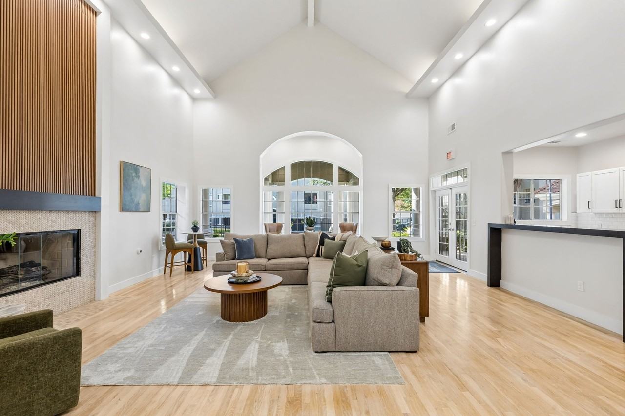 530 Buckingham - Photo 2 of 44