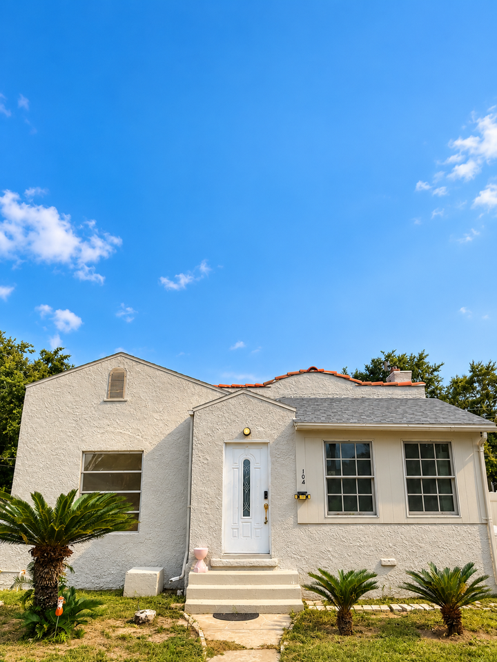 104 E Pinecrest Ave #NA