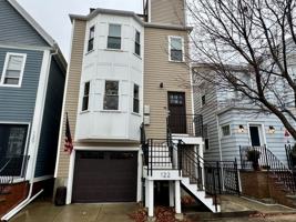 featured image of 122 Coleridge St #1