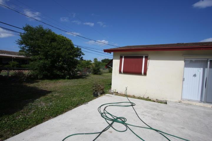 400 West 32nd Street - Photo 3 of 5