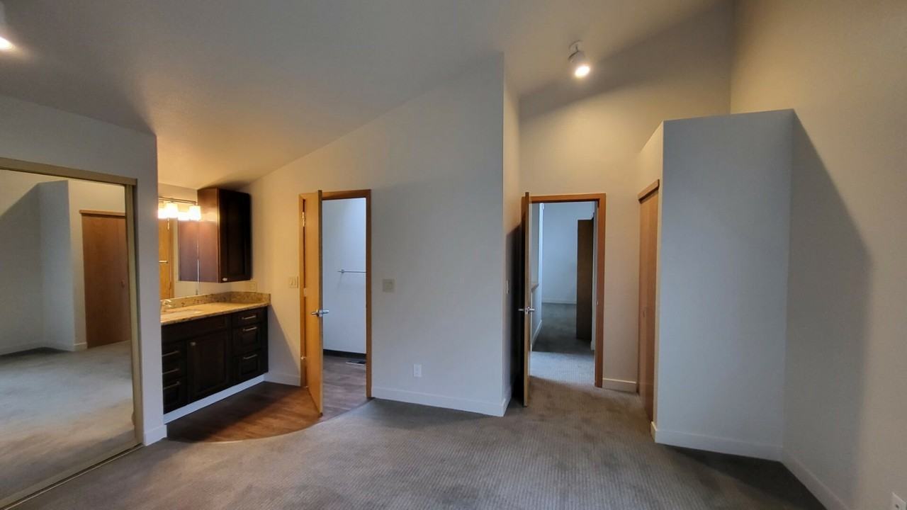 2042 S 233rd St - Photo 6 of 12