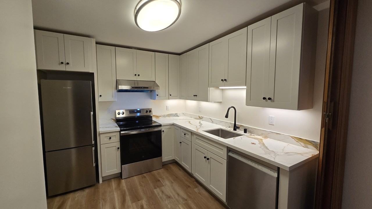 172 Locksley Ave #3 - Photo 2 of 9