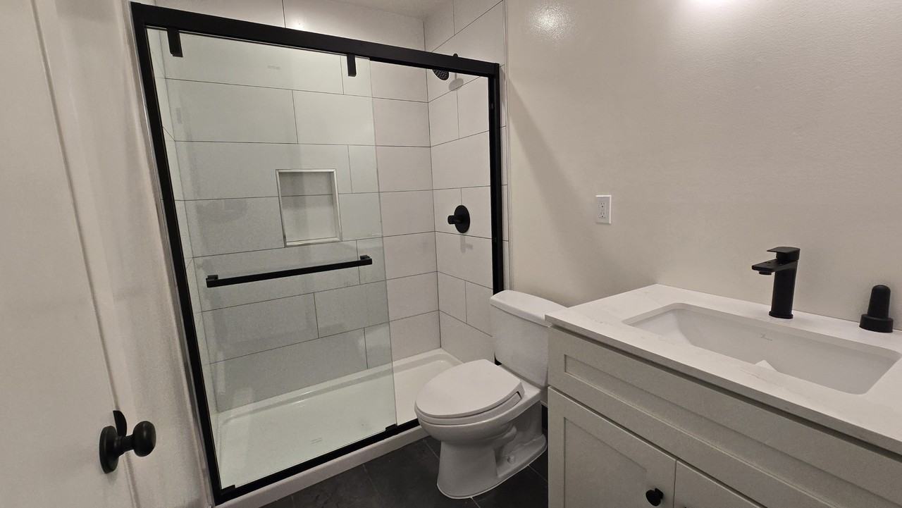 172 Locksley Ave #3 - Photo 4 of 9