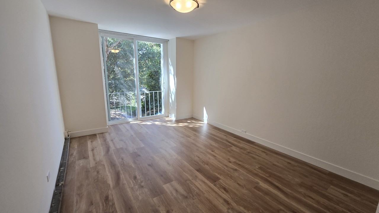 172 Locksley Ave #3 - Photo 6 of 9