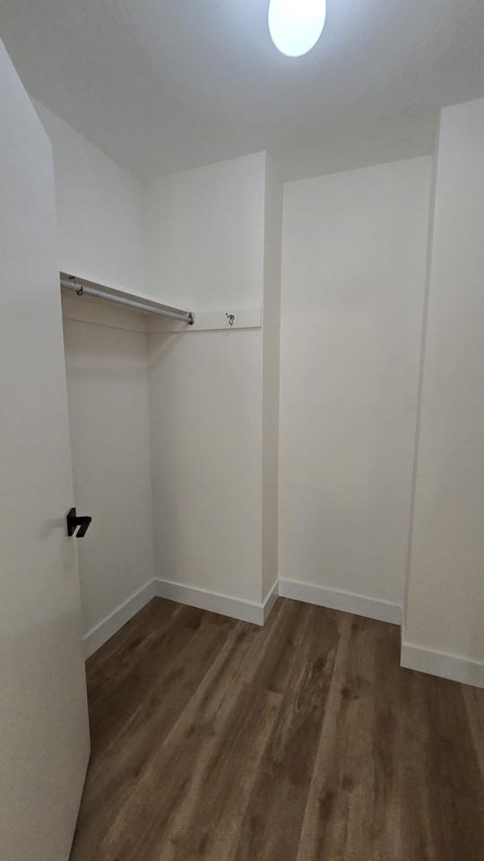 172 Locksley Ave #3 - Photo 7 of 9