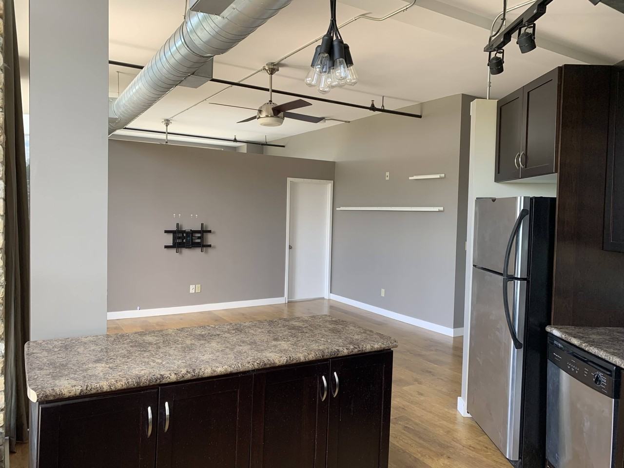 120 Mansion St - Photo 2 of 10