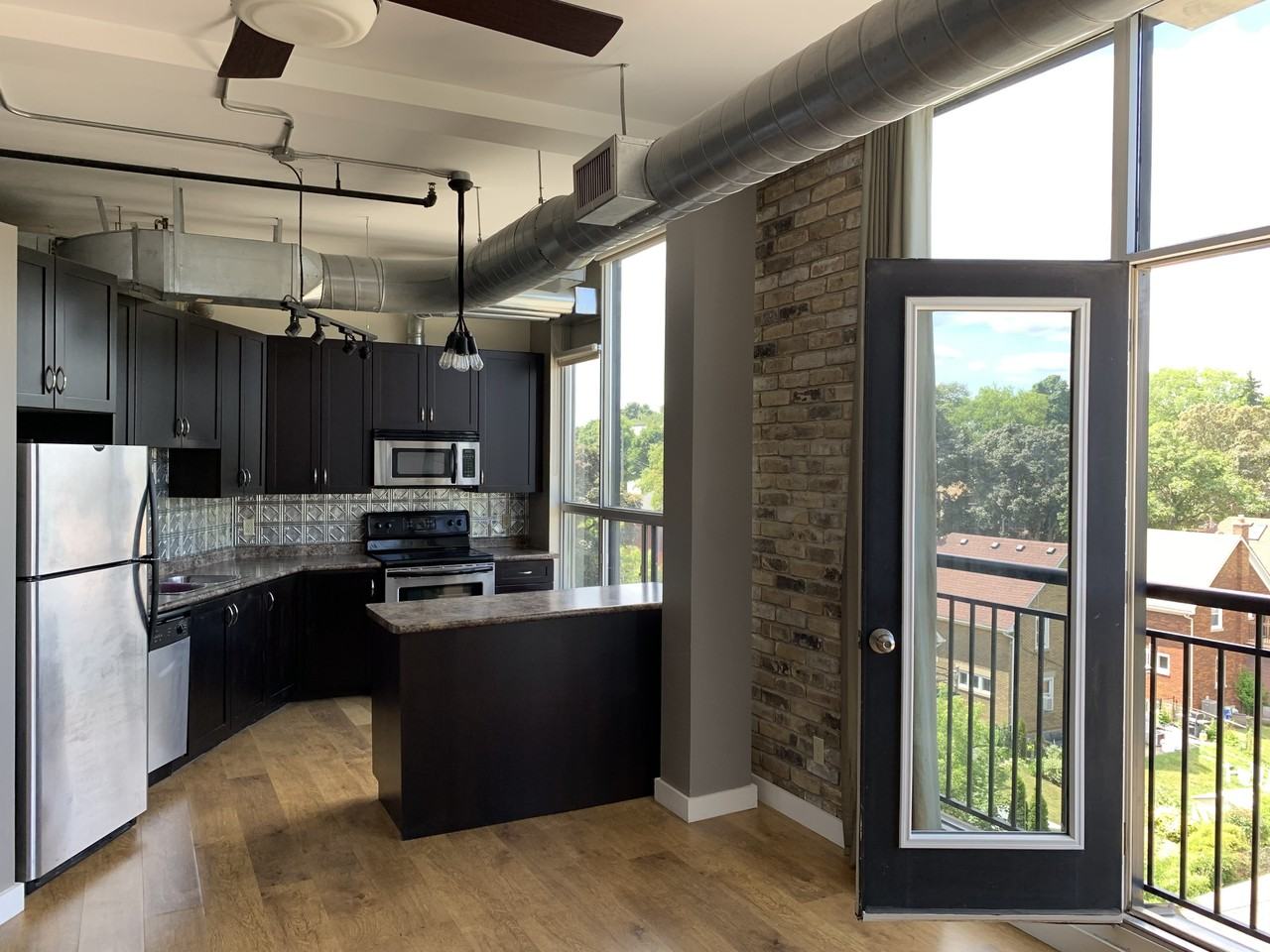 120 Mansion St - Photo 3 of 10