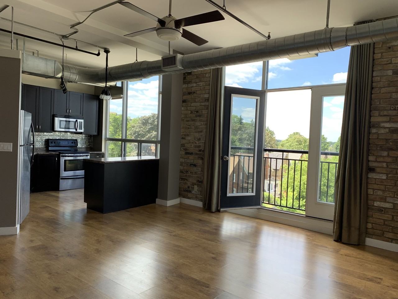 120 Mansion St - Photo 4 of 10