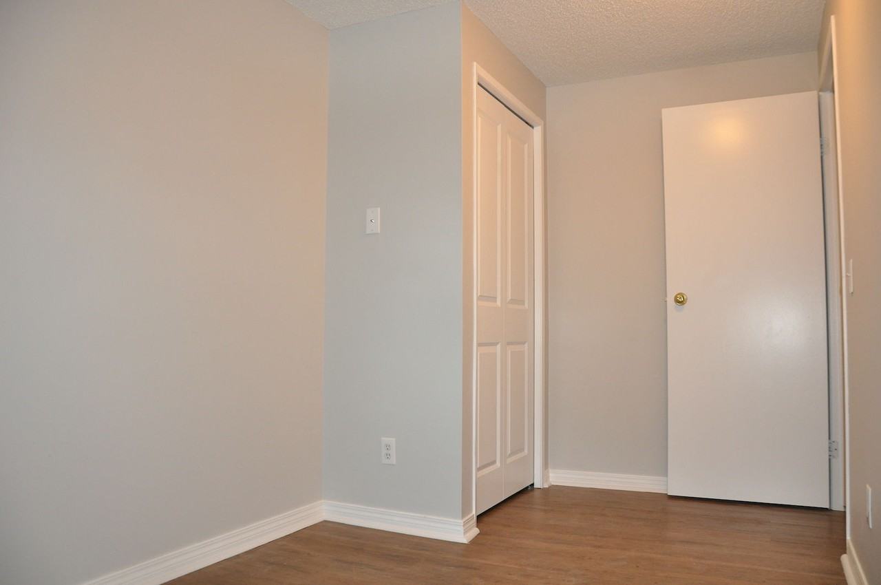 48 Woodborough Cres Sw - Photo 7 of 22