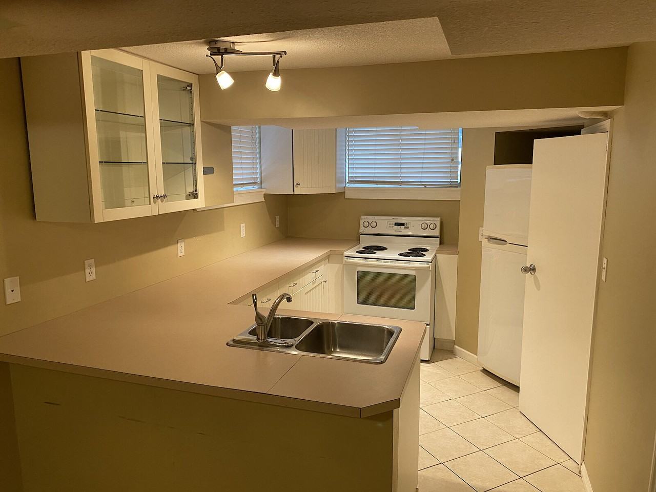 2603 3 Ave Nw - Photo 6 of 16
