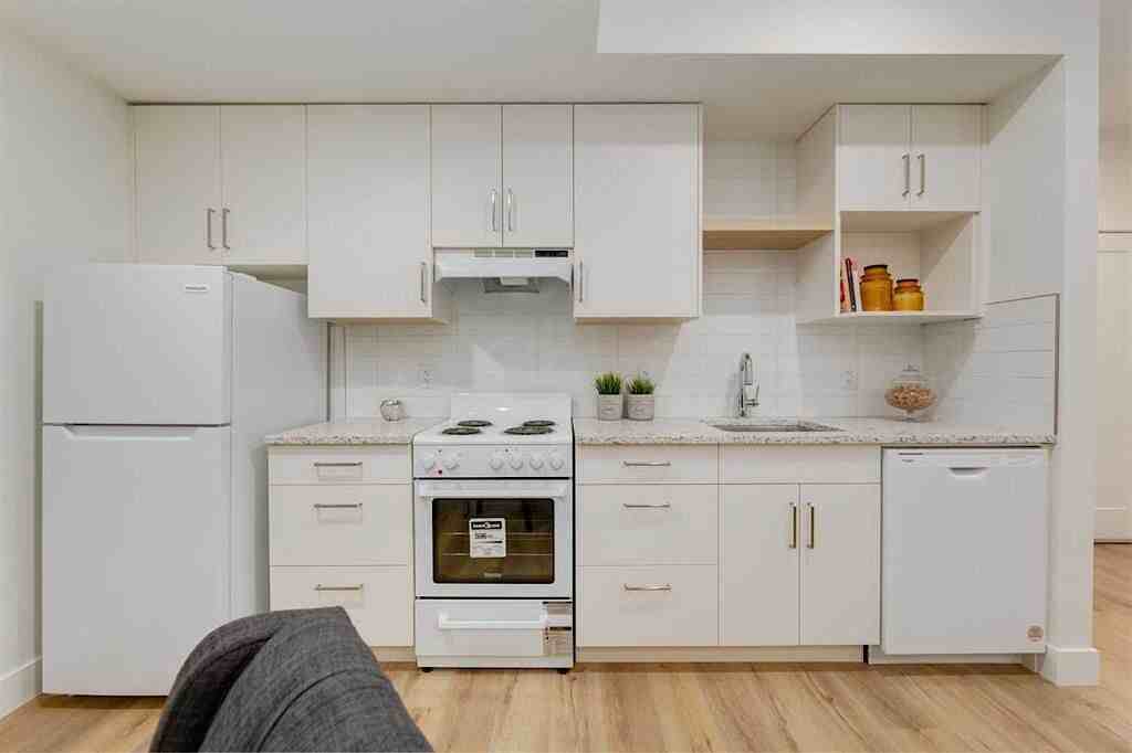 1417 41 St Sw - Photo 3 of 7
