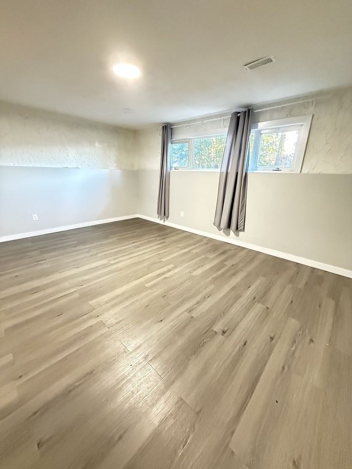 11731 40 Ave Nw - Photo 4 of 10