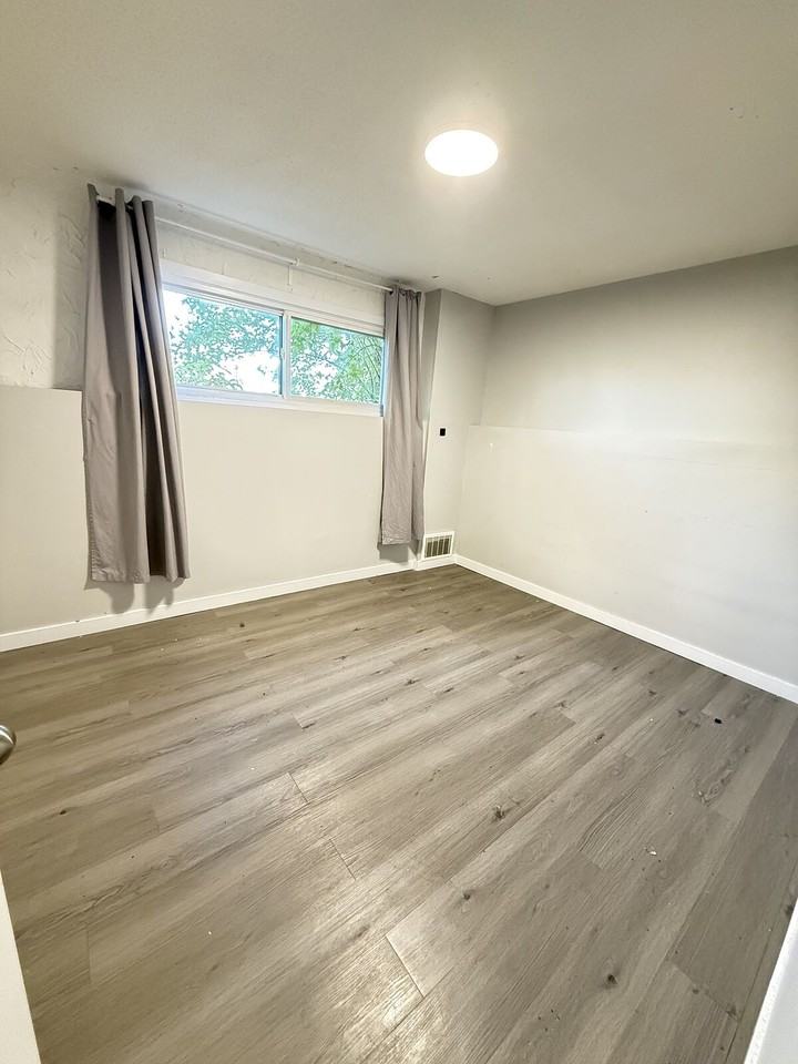 11731 40 Ave Nw - Photo 7 of 10