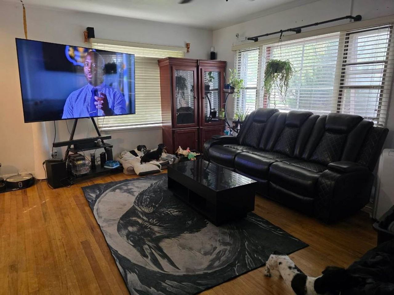 677 Russell St - Photo 2 of 12