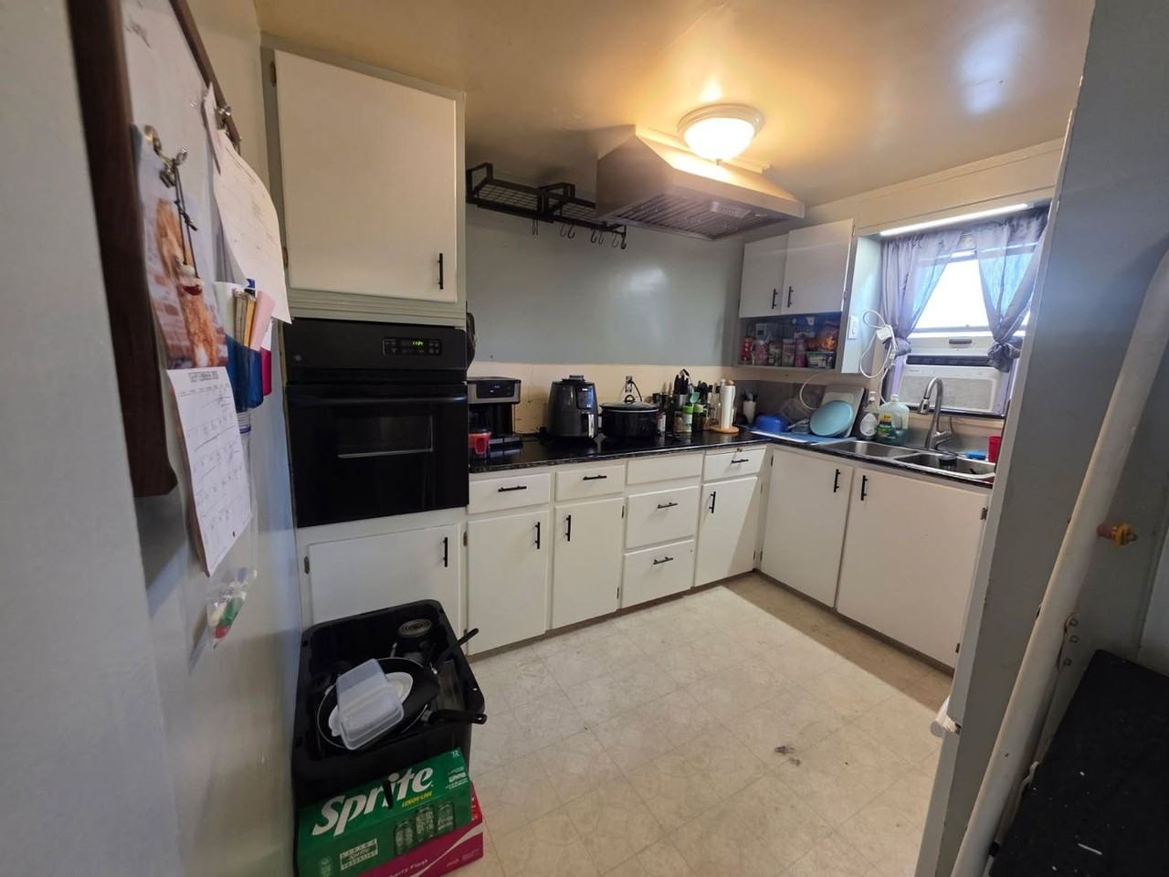 677 Russell St - Photo 5 of 12