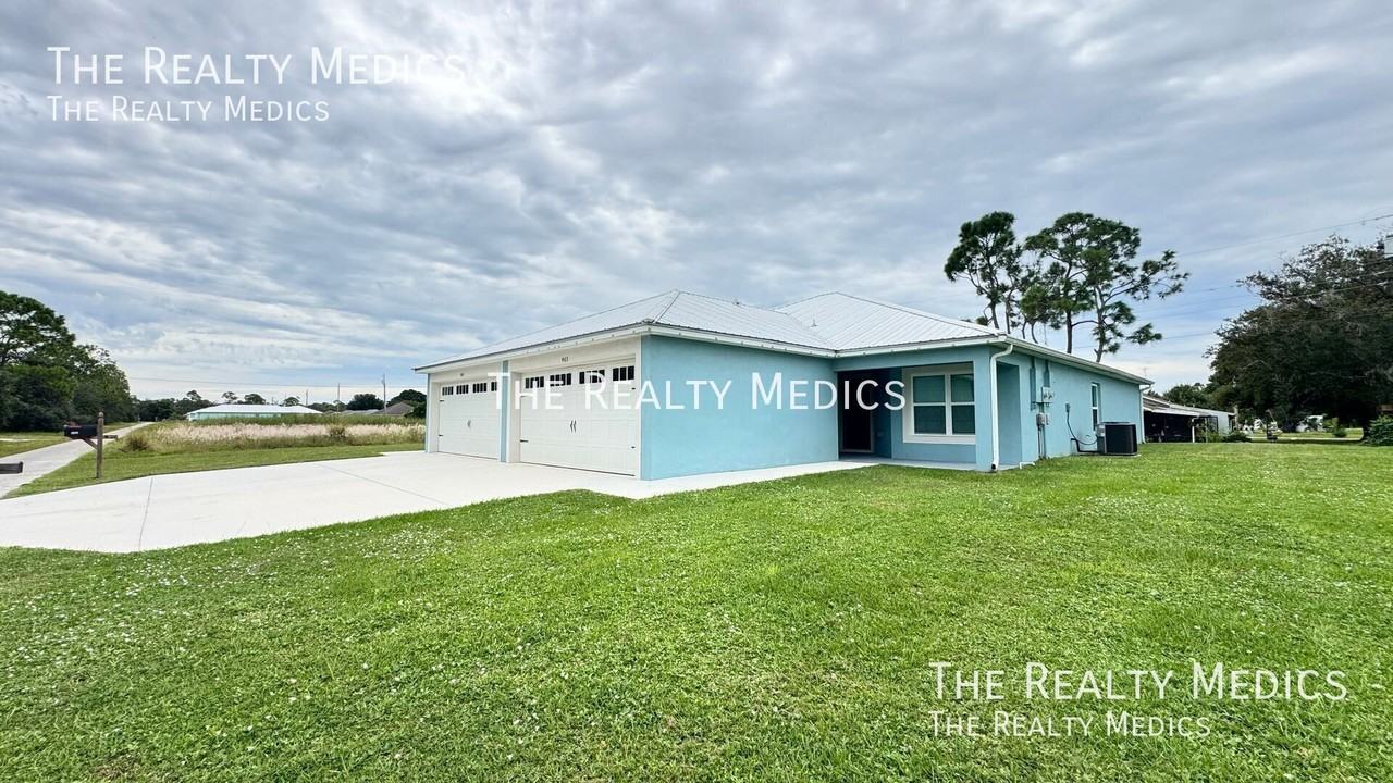4163 Hammock Rd - Photo 3 of 32