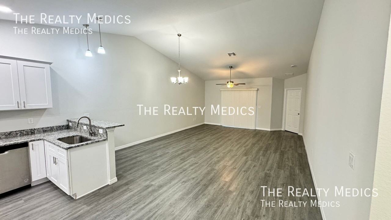 4163 Hammock Rd - Photo 4 of 32